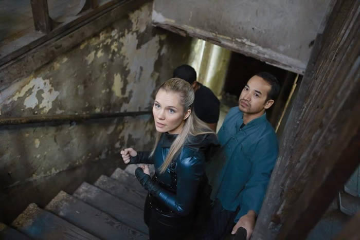 Тизер сериала "Врата" с Эми Джонстон и Чечепом Арифом Рахманом 3